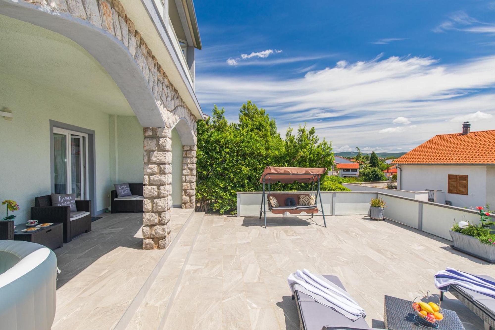 Apartment Tara With Seaview Krk Town Exterior foto